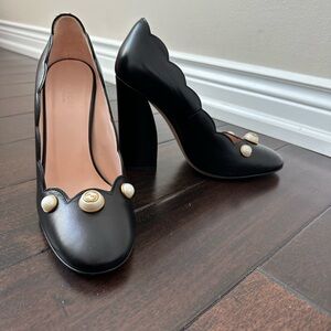 Gucci Black Leather Malaga Kid Pearl Heels with Pearl Detail